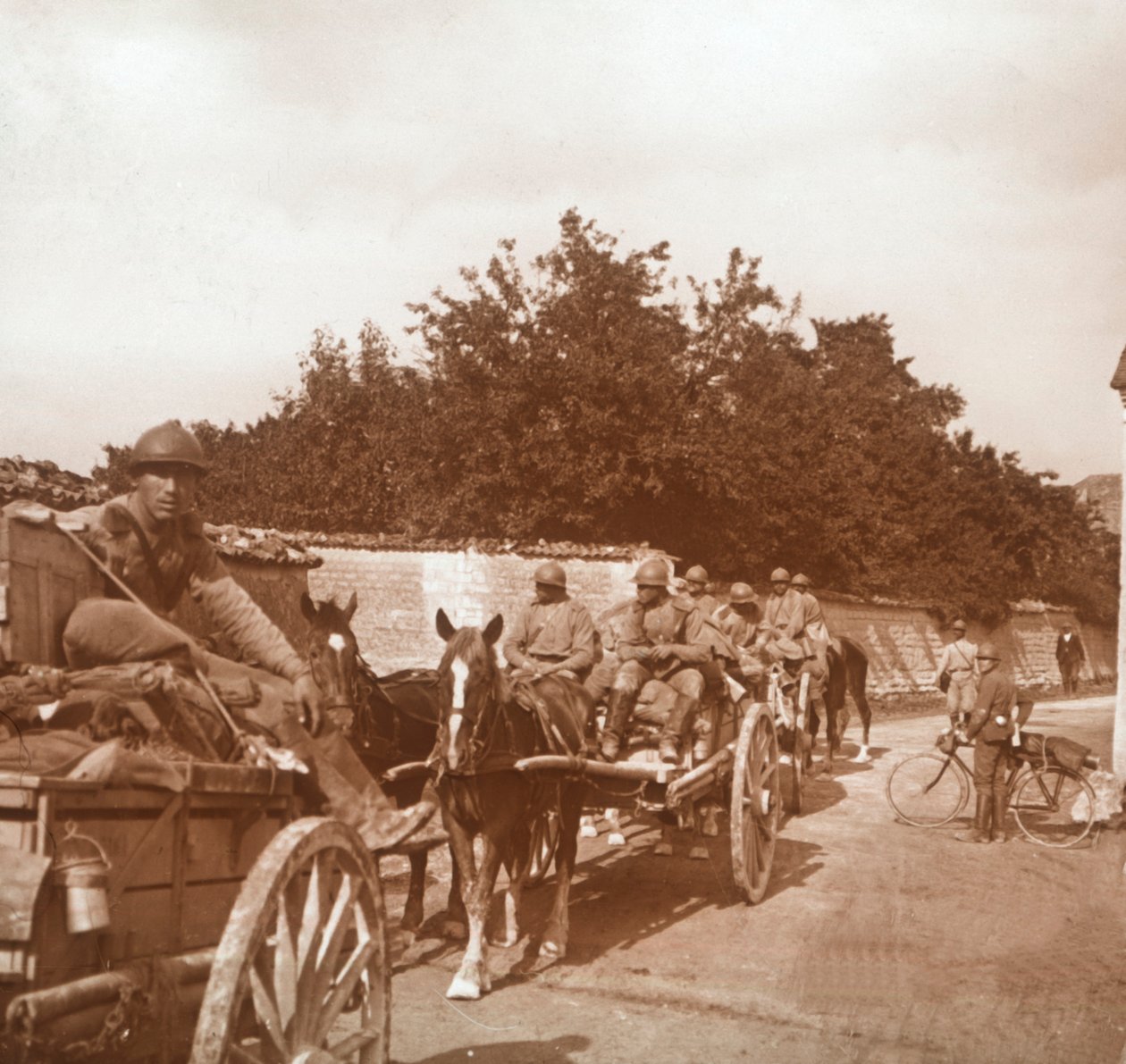 Vojska na povozech tažených koňmi, Raux, Francie, c1914-c1918 od Unbekannt