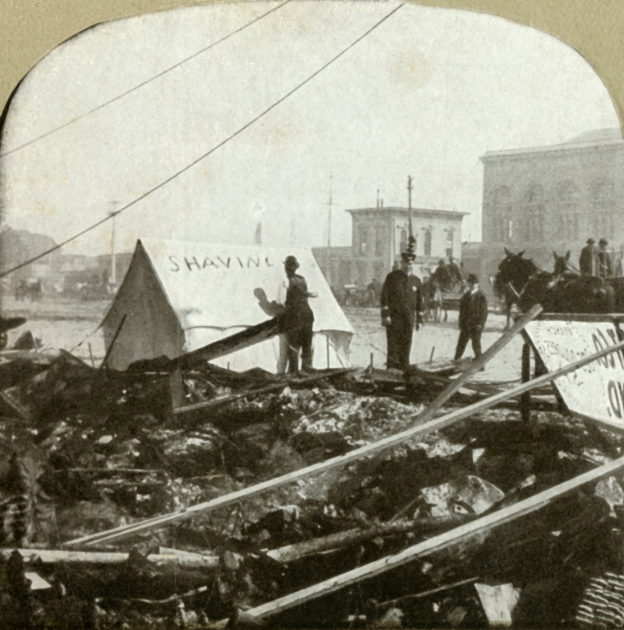 Pravá drť - Barber malba nápisu na stanu nataženém na chodníku bývalého místa, 1906. od Unbekannt