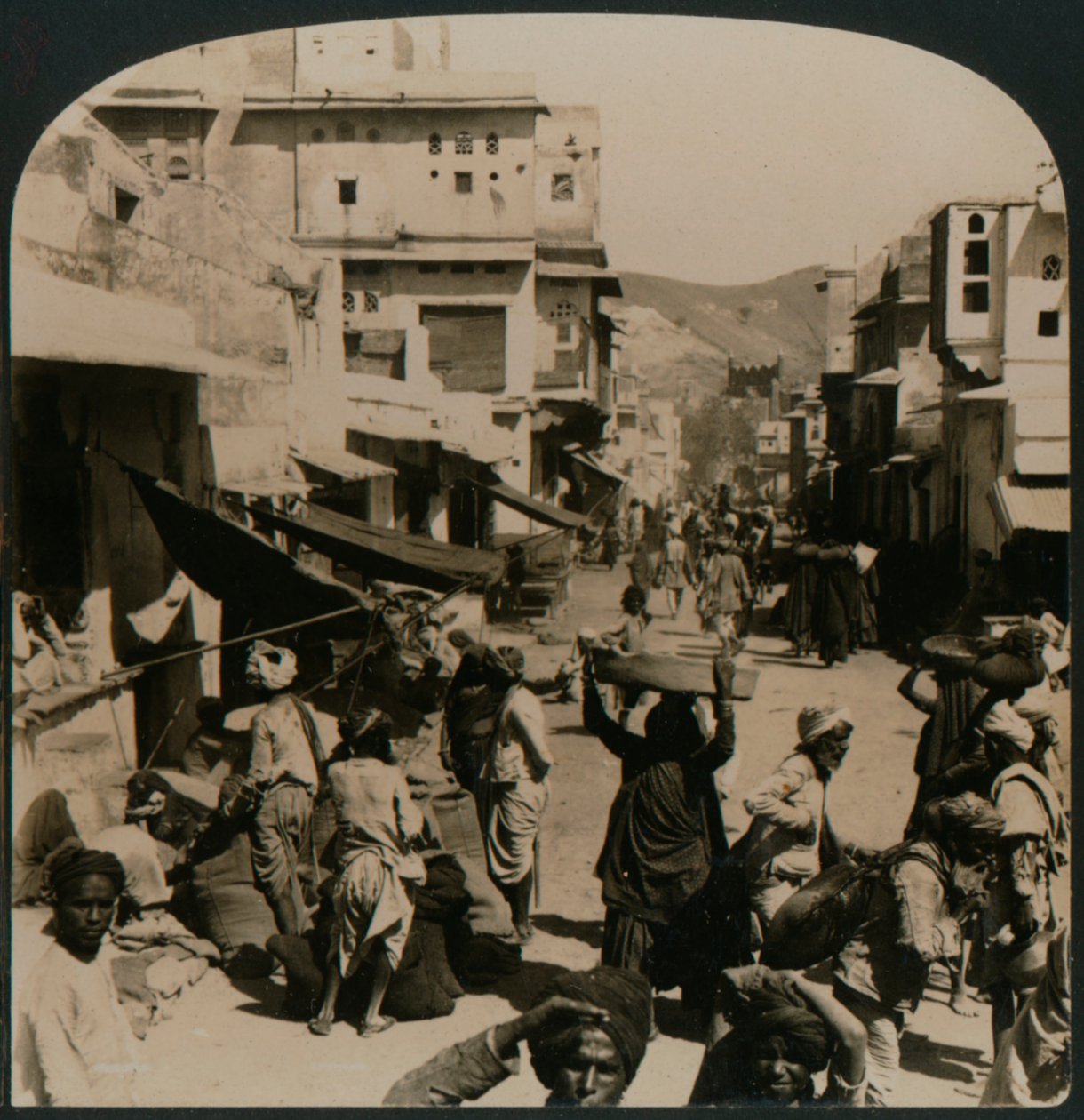 Skutečně orientální - ulice ve starověkém městě Ajmere, Indie, 1907 od Unbekannt