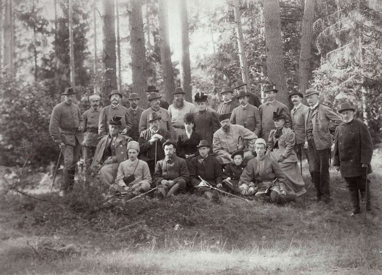 Car Alexander III s rodinou a přáteli na lovu v Bělověžském pralese, Rusko, 1894 od Unbekannt
