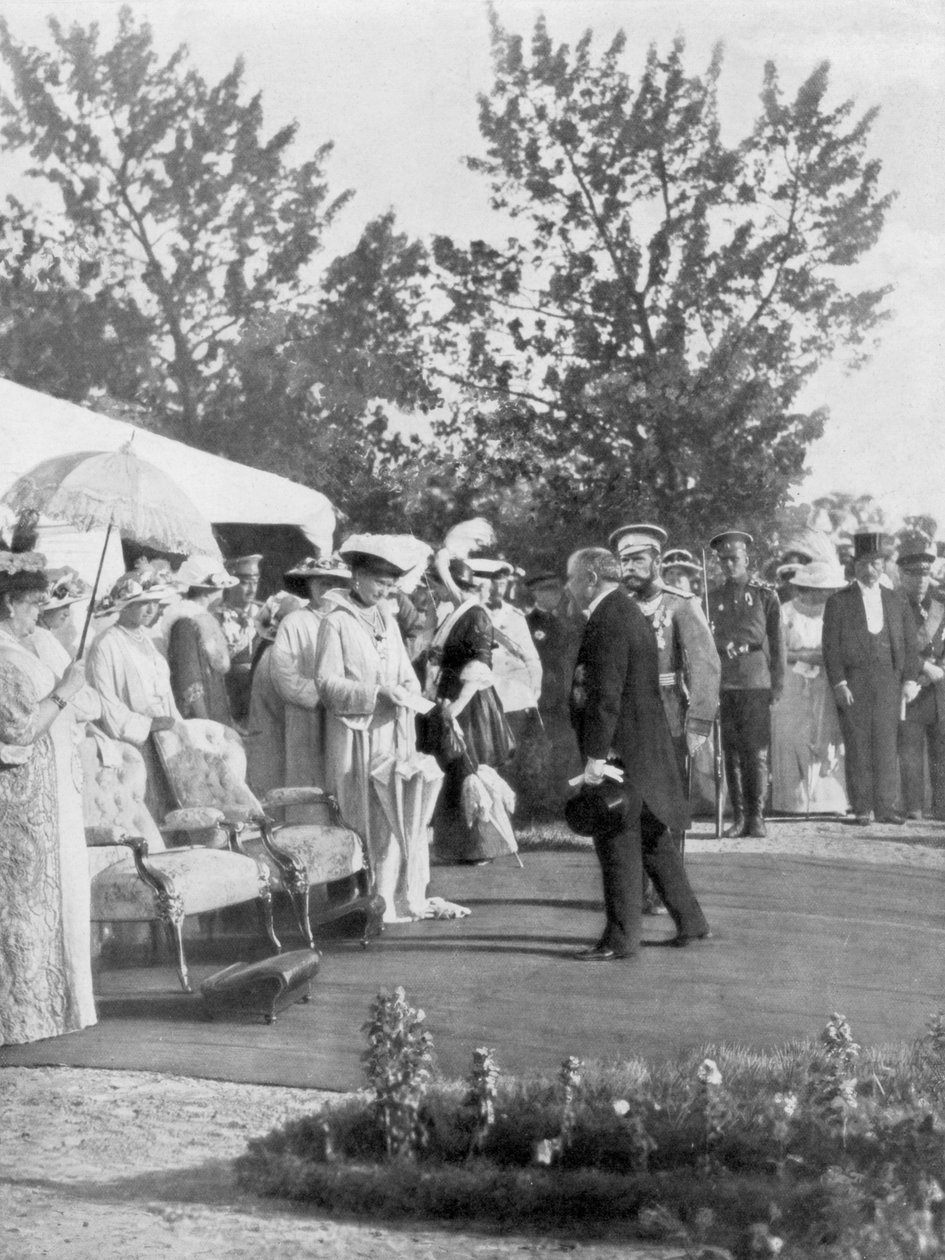 Car Nicholas II s návštěvou francouzského prezidenta Poincare, Krasnoje Selo, Rusko, 22. července 1914. od Unbekannt
