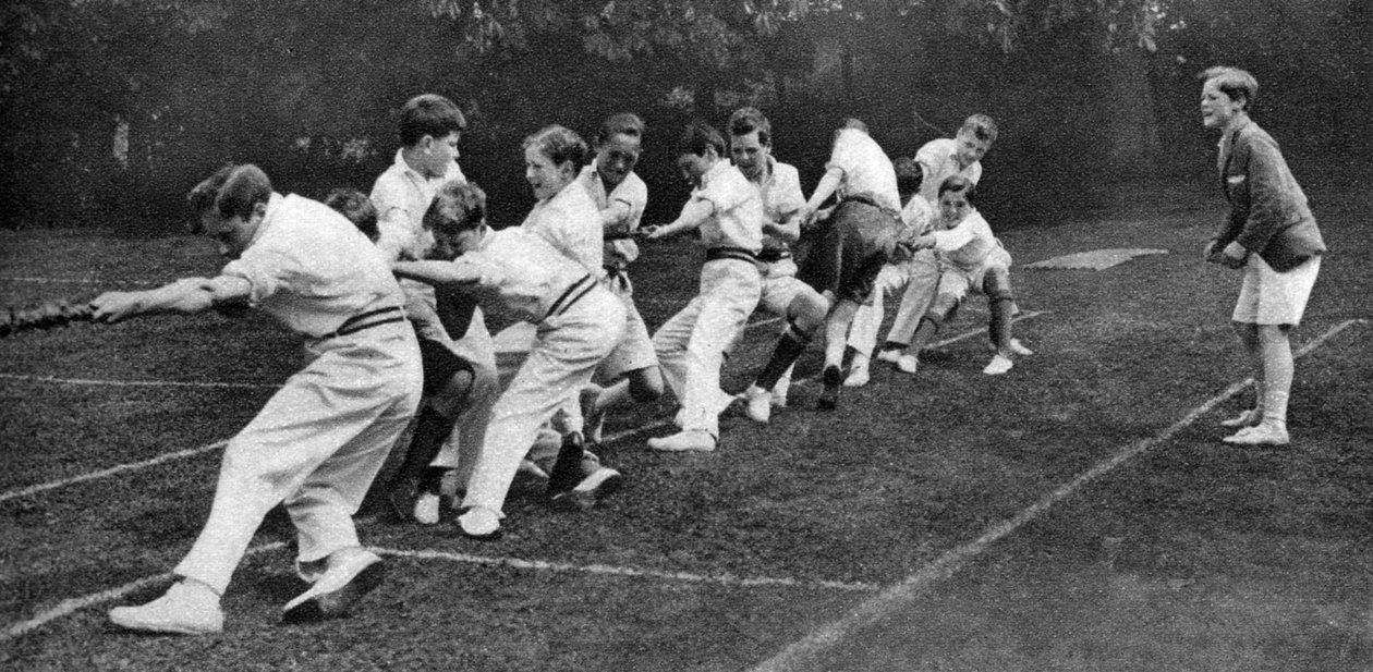 Přetahování na sportovním dni Mill Hill Junior School, Londýn, 1926-1927 od Unbekannt