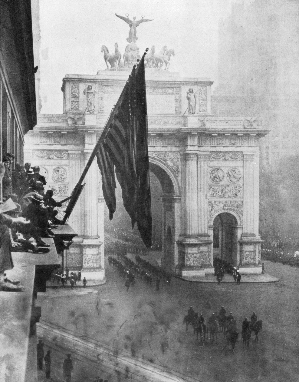 Americká 1. armáda procházející Vítězným obloukem, Madison Square, New York, USA, 10. září 1919 od Unbekannt