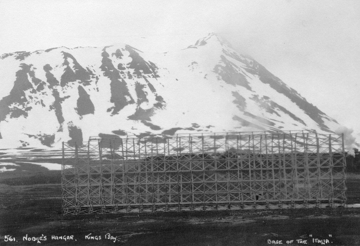 Hangár Umberto Nobiles, základna vzducholodě Italia, Kongsfjorden, Spitzbergen, Norsko, 1929 od Unbekannt