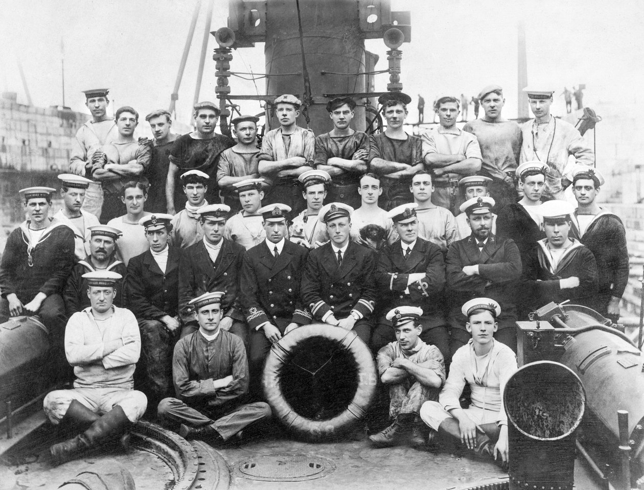 Spojené království: Officers and Ships Company H.M.T.B 98, na 344. den války - c1915 od Unbekannt