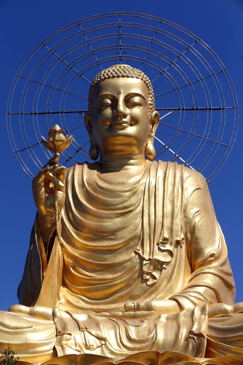 Van Hanhův zen buddhistický klášter. Zlatá socha Buddhy. Dalat. Vietnam od Unbekannt
