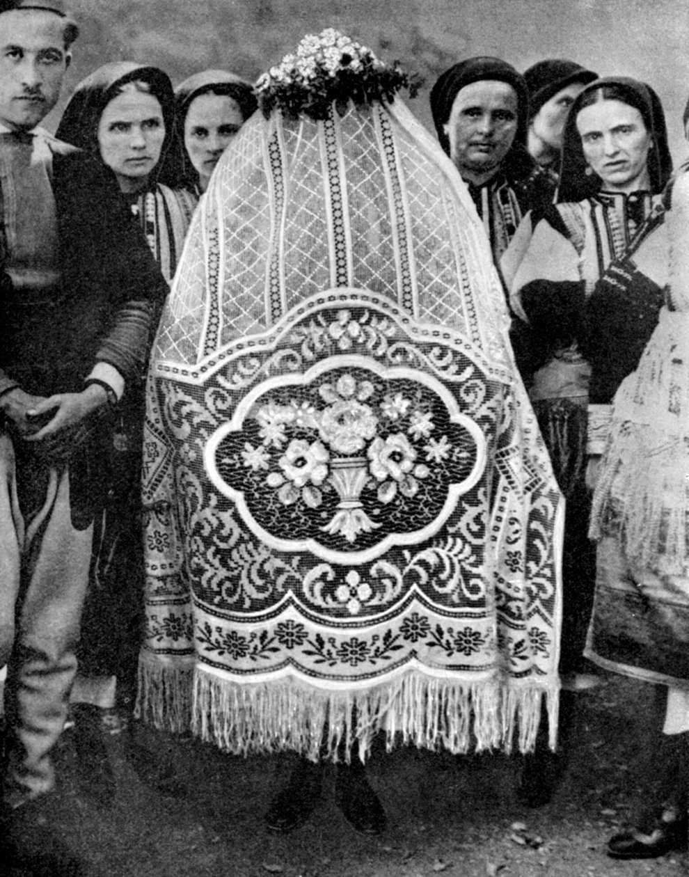 Zahalená nevěsta, Jižní Srbsko, 1936 od Unbekannt