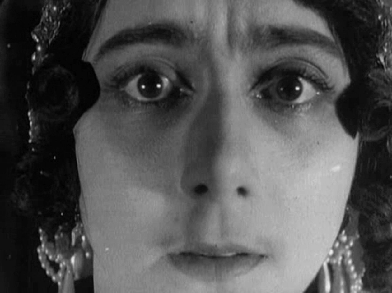 Vera Karalli, ruská baletní tanečnice a herečka němého filmu, 1915 od Unbekannt