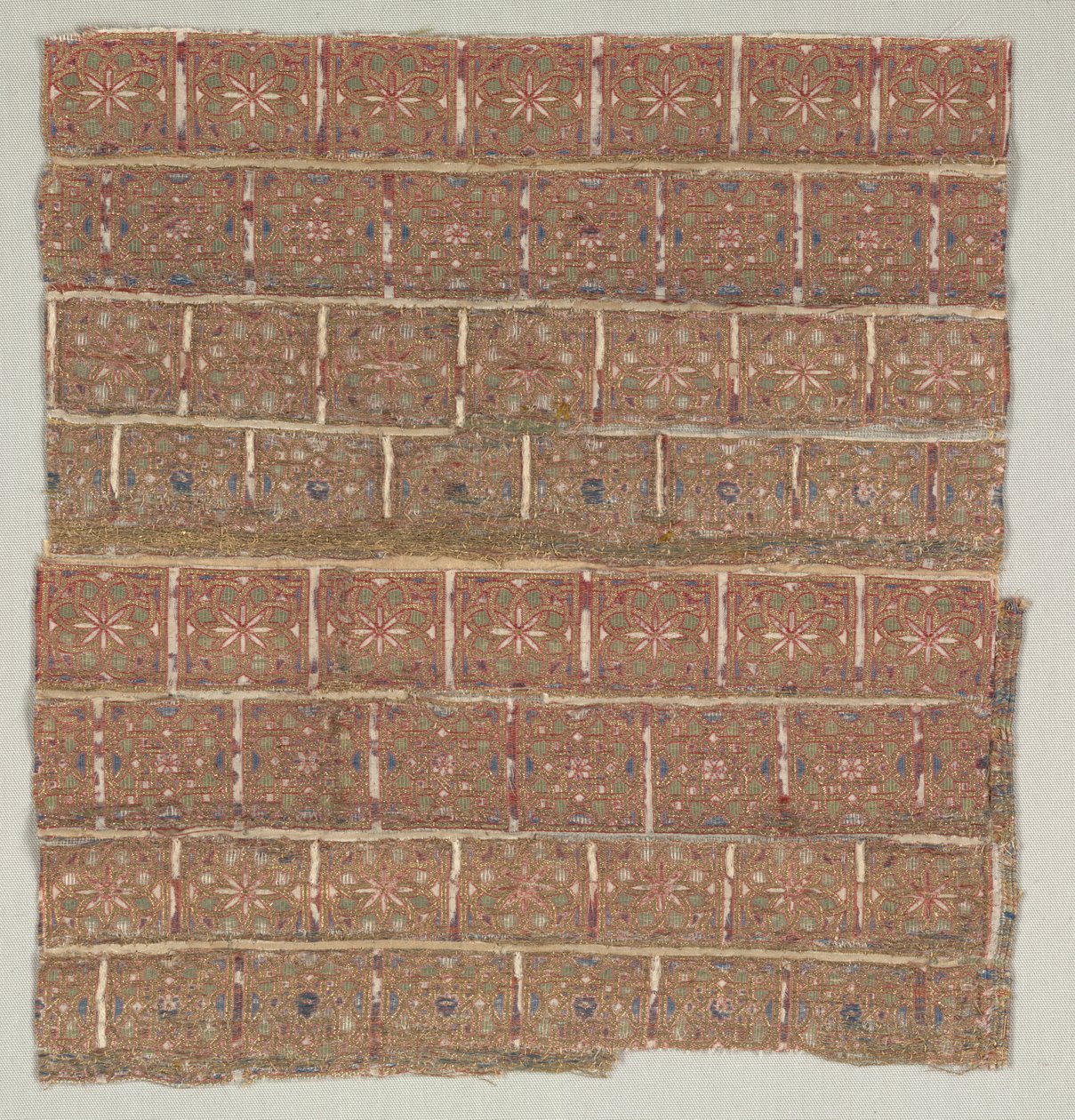 Fragment roucha s hvězdami v rozložených čtvercích, 1200s. od Unbekannt