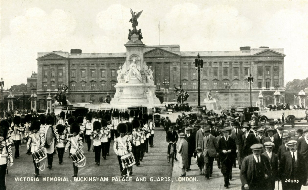 Victoria Memorial, Buckinghamský palác a stráže, Londýn, 30. léta 20. století. od Unbekannt
