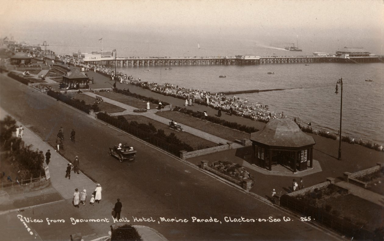 Pohled z hotelu Beaumont Hall, Marine Parade, Clacton-on-Sea, c1925 od Unbekannt