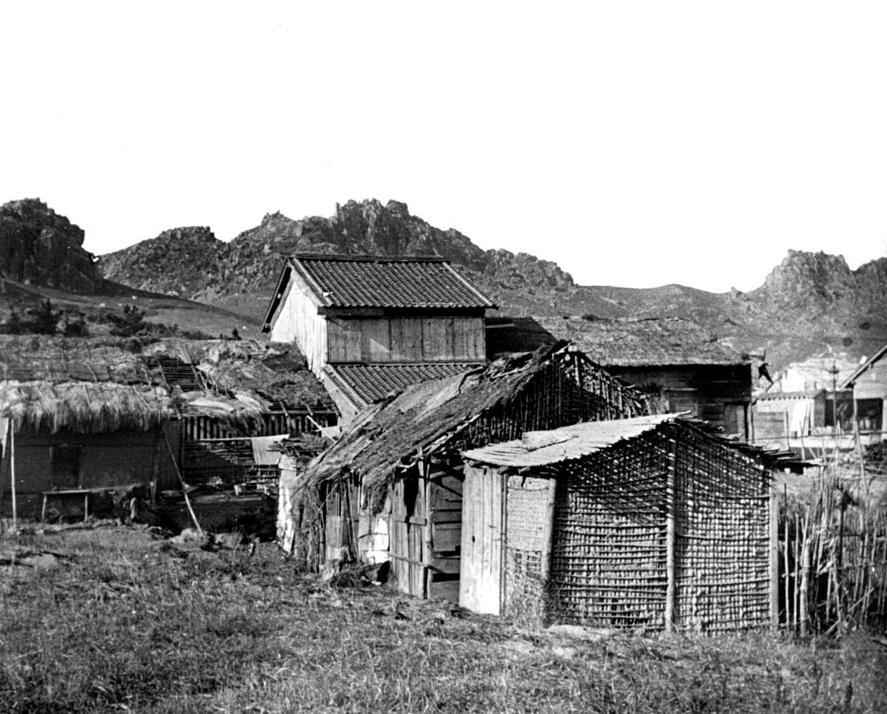 Vesnické chatrče v Koreji, 1900 od Unbekannt