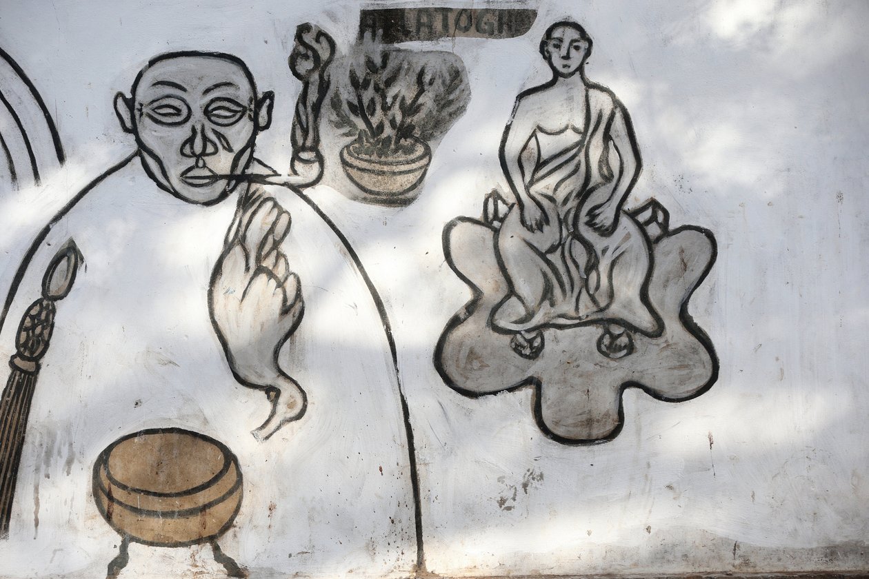 Nástěnná malba voodoo na fetišovém trhu Akodessewa, známém jako největší trh s voodoo na světě. Lome, Togo od Unbekannt