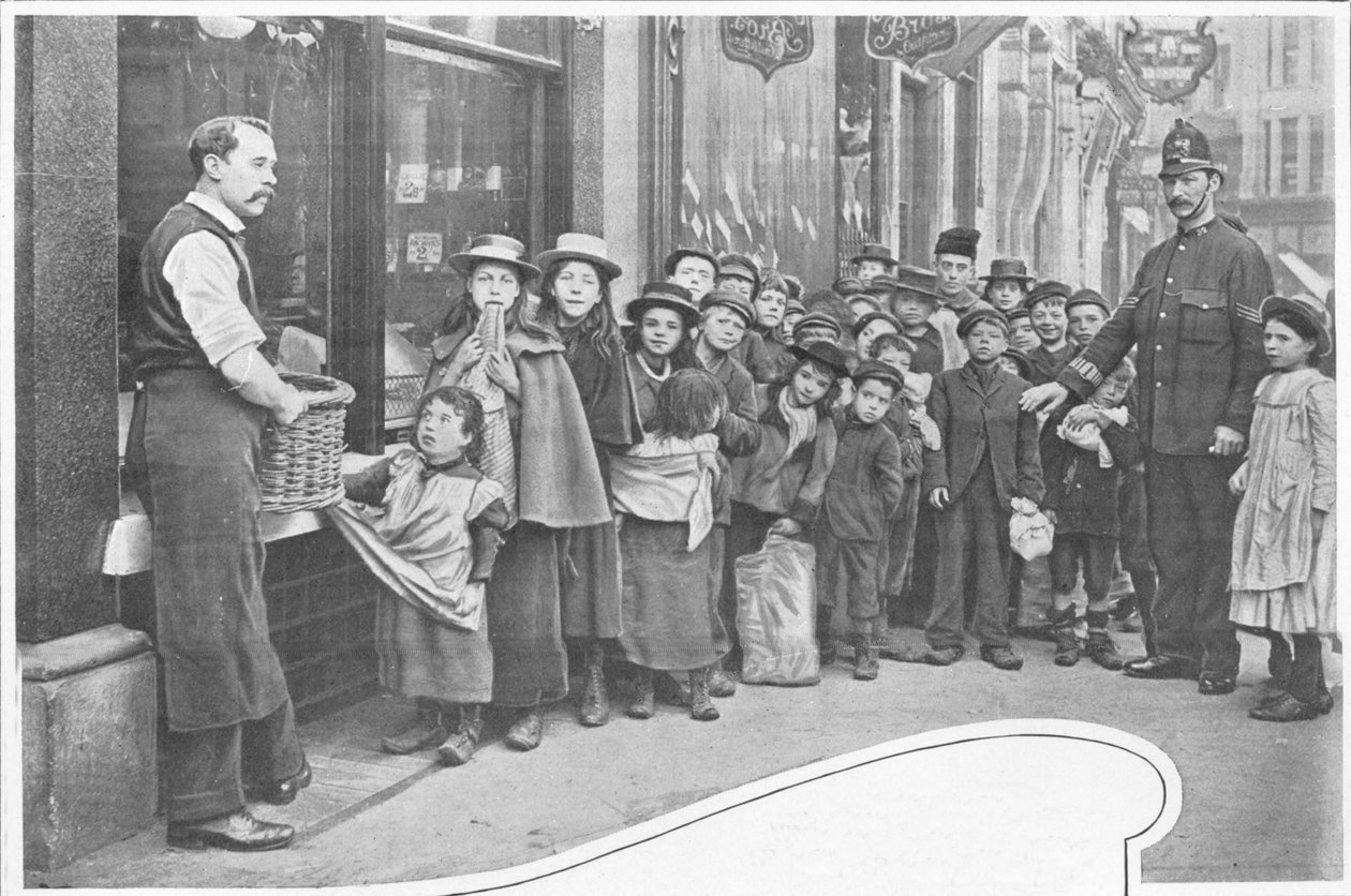 Čekání na balíčky jídla, Cheapside, c1903 1903 od Unbekannt