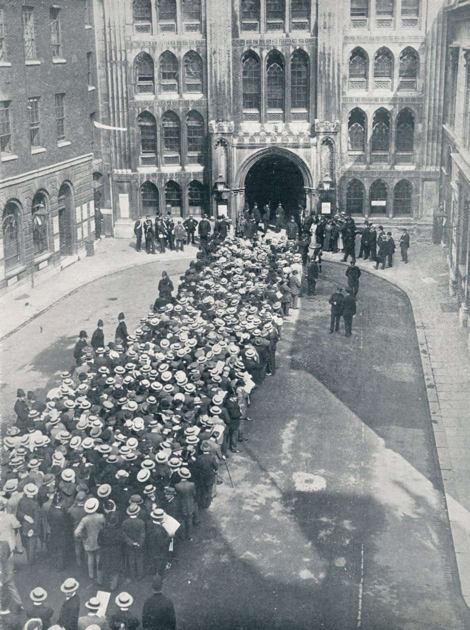 Čekání na vstup do Guildhall na první velké setkání pana Asquitha, 1914 od Unbekannt