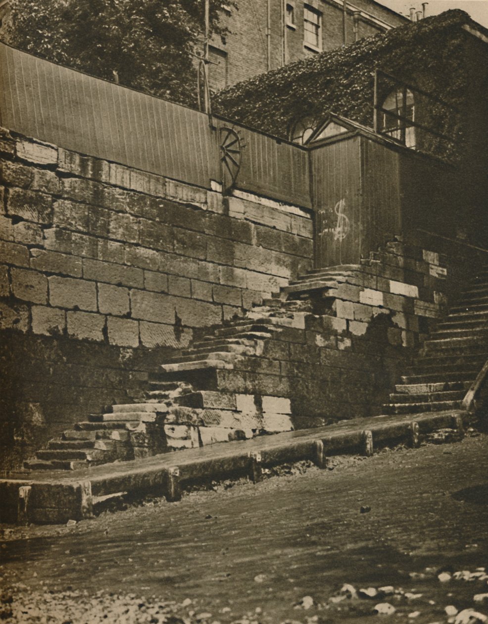Wapping Old Stairs, Where the Watermen Plied, c1935. od Unbekannt