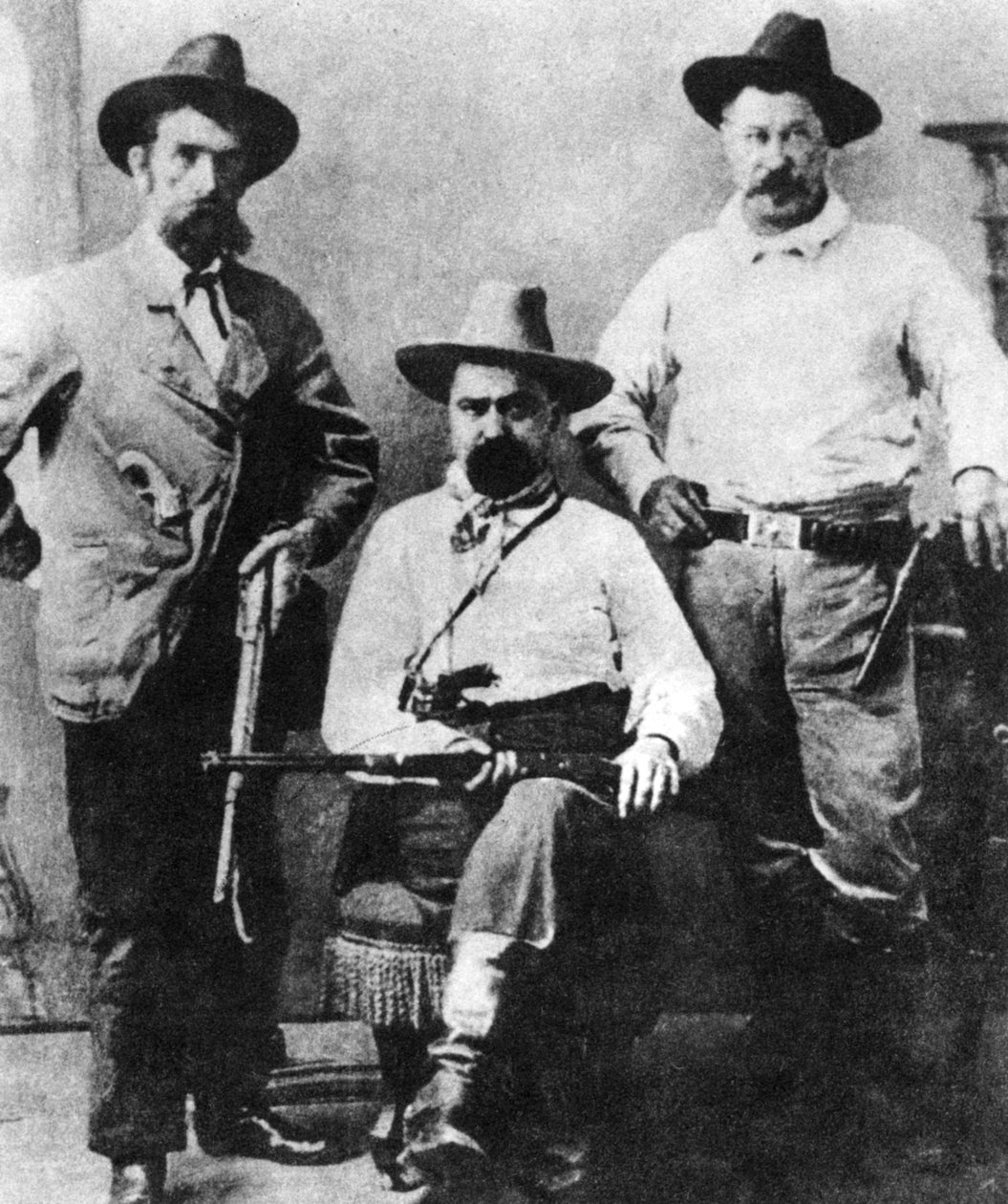 William A Pinkerton, lemovaný dvěma expresními agenty, c1870-1880 1954 od Unbekannt
