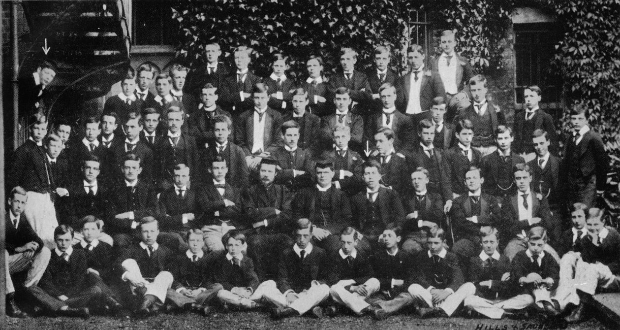 Winston Churchill na skupinové fotografii na Harrow School, c1889, 1945 od Unbekannt