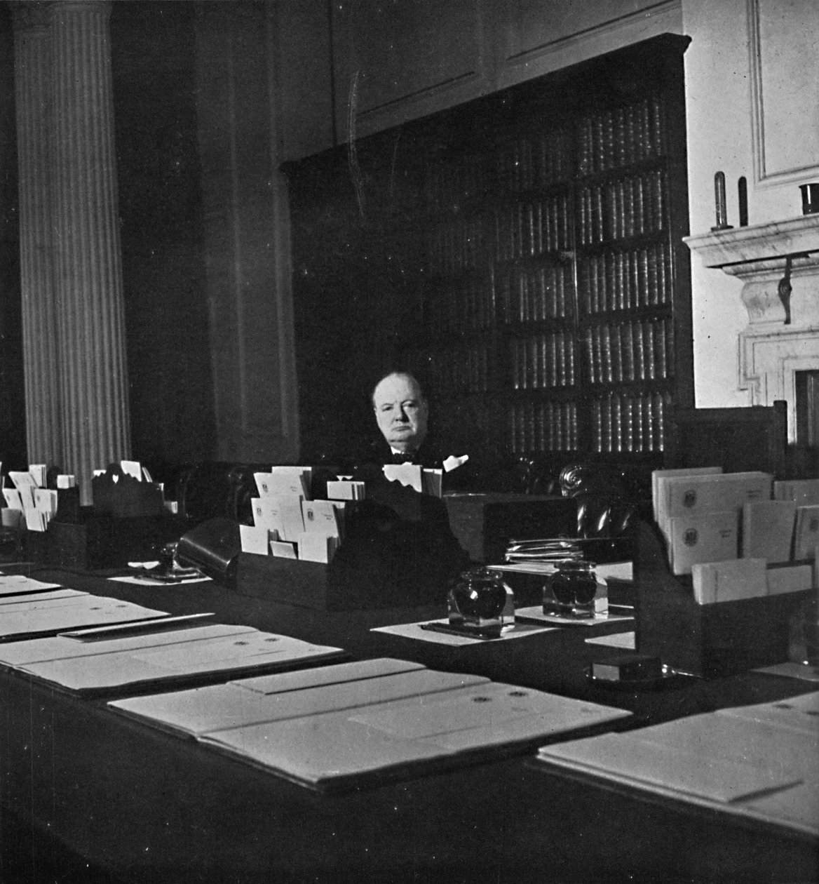 Winston Churchill v kabinetu 10 Downing Street, c1940, 1945 od Unbekannt