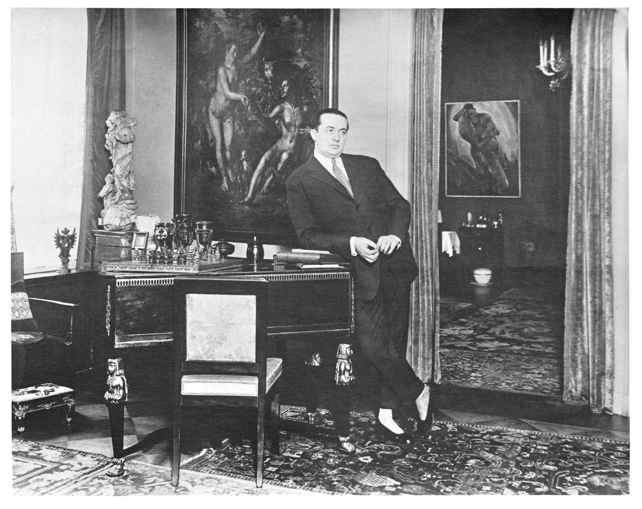 Wolfgang Gurlitt ve studovně své galerie na Potsdamer Strasse, Berlín, c. 1925. od Unbekannt