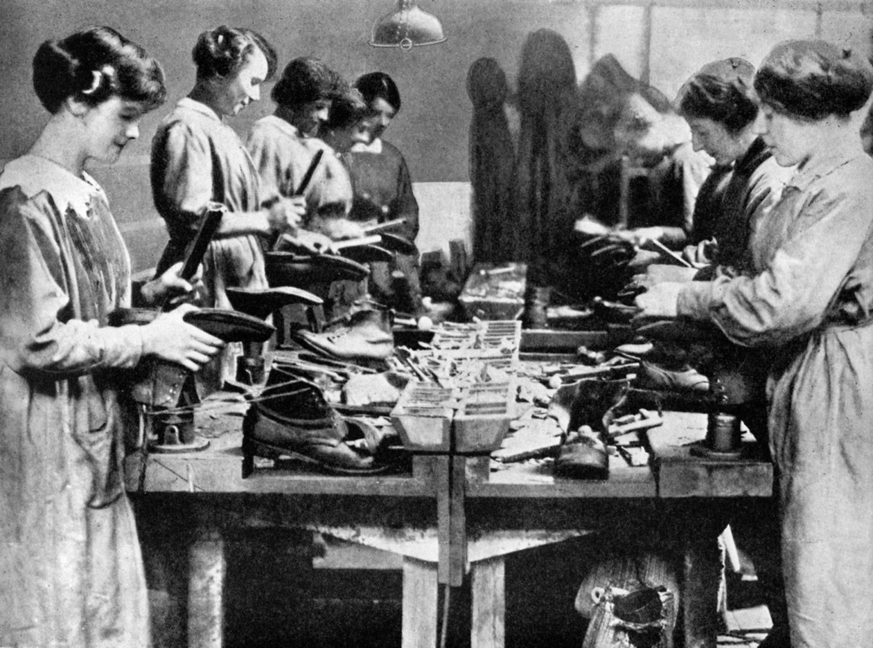 Dámské ševce opravující obuv pro válečné úsilí, 1914-1918 1936 od Unbekannt