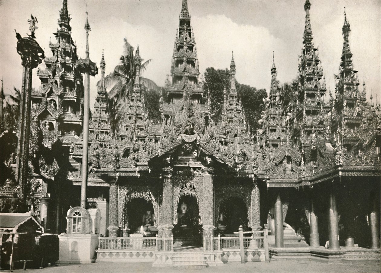 Dřevo vyřezávané svatyně se skleněnou mozaikou fungují v pagodě Shwedagon, Yangon, 1900. od Unbekannt