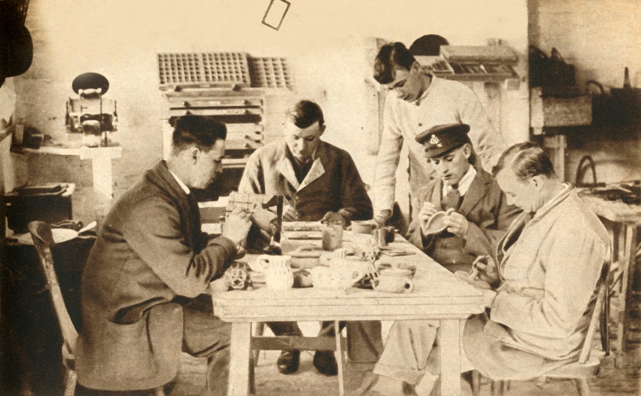 Zranění vojáci ve třídě keramiky...Devon, první světová válka, 1914-1918, 1933. od Unbekannt