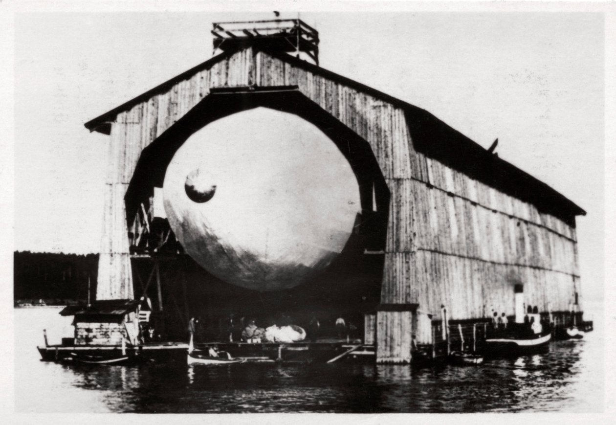 Zeppelin LZ1 v plovoucím závěsu v Manzell, Friedrichshafen, Německo, 1900, 1933 od Unbekannt