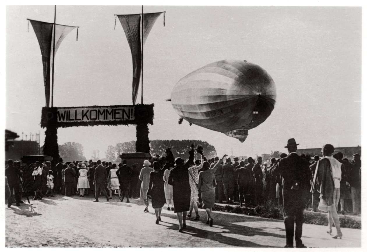 Přistání Zeppelin LZ 127 Graf Zeppelin ve Friedrichshafenu, Německo, 1933 od Unbekannt