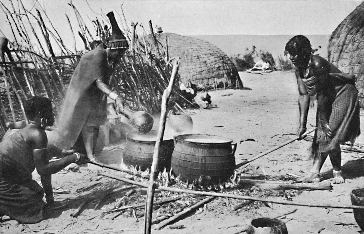 Manželky Zulu vaří alkoholové pivo, Natal, 1912 od Unbekannt