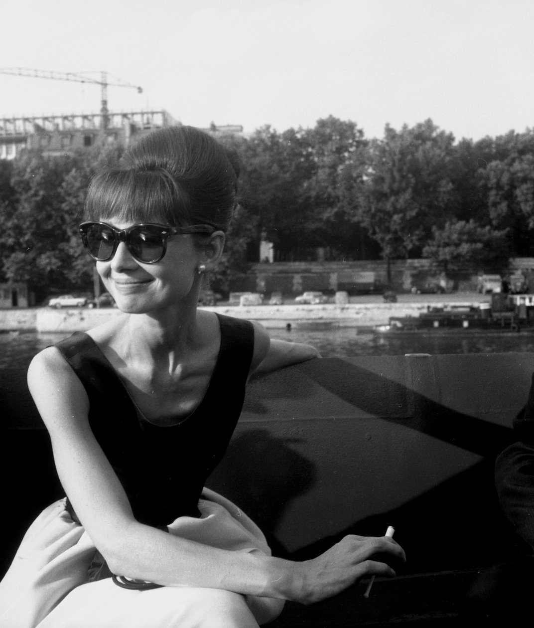 Herečka Audrey Hepburn na natáčení filmu Paris "Paříž, když to syčí" 13. července 1962 od Unbekannt Unbekannt