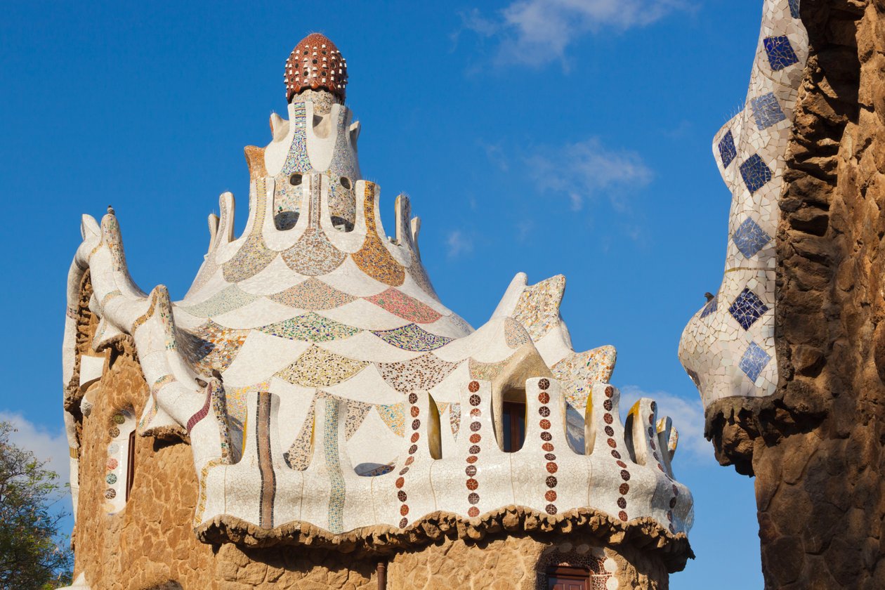 Barcelona, Španělsko. Detail pavilonu u vstupu do Parc Güell. Seznam světového dědictví UNESCO. od Unbekannt Unbekannt