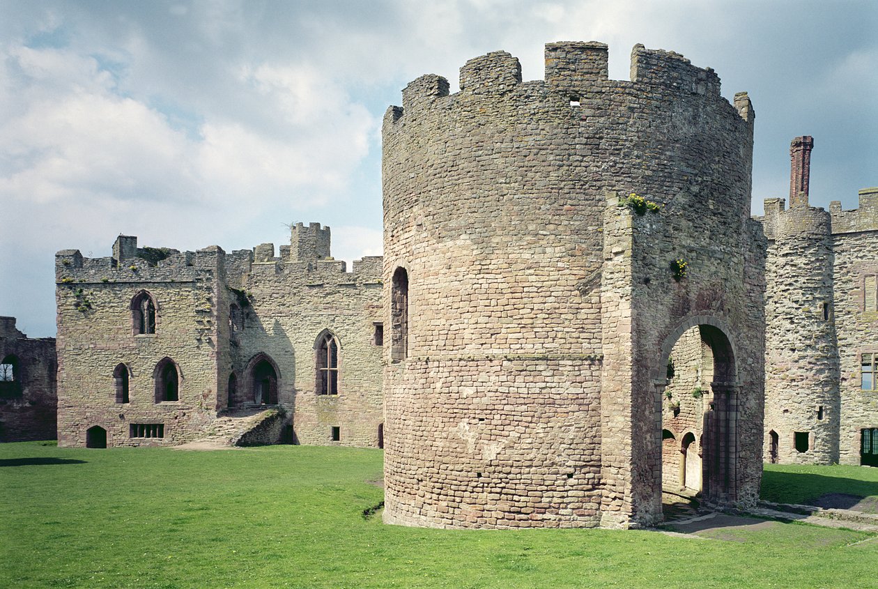Hrad Ludlow, vnější pohled, anglická škola, postavená v letech 1066-1085, Shropshire, Velká Británie od Unbekannt Unbekannt