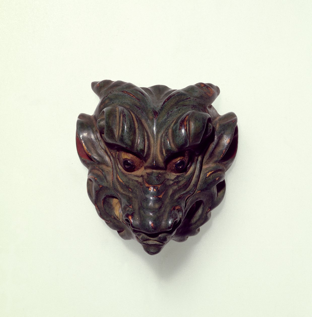 Malovaný zimostráz netsuke, vyřezávaný jako model masky Gagaku, 19. století od Unbekannt Unbekannt