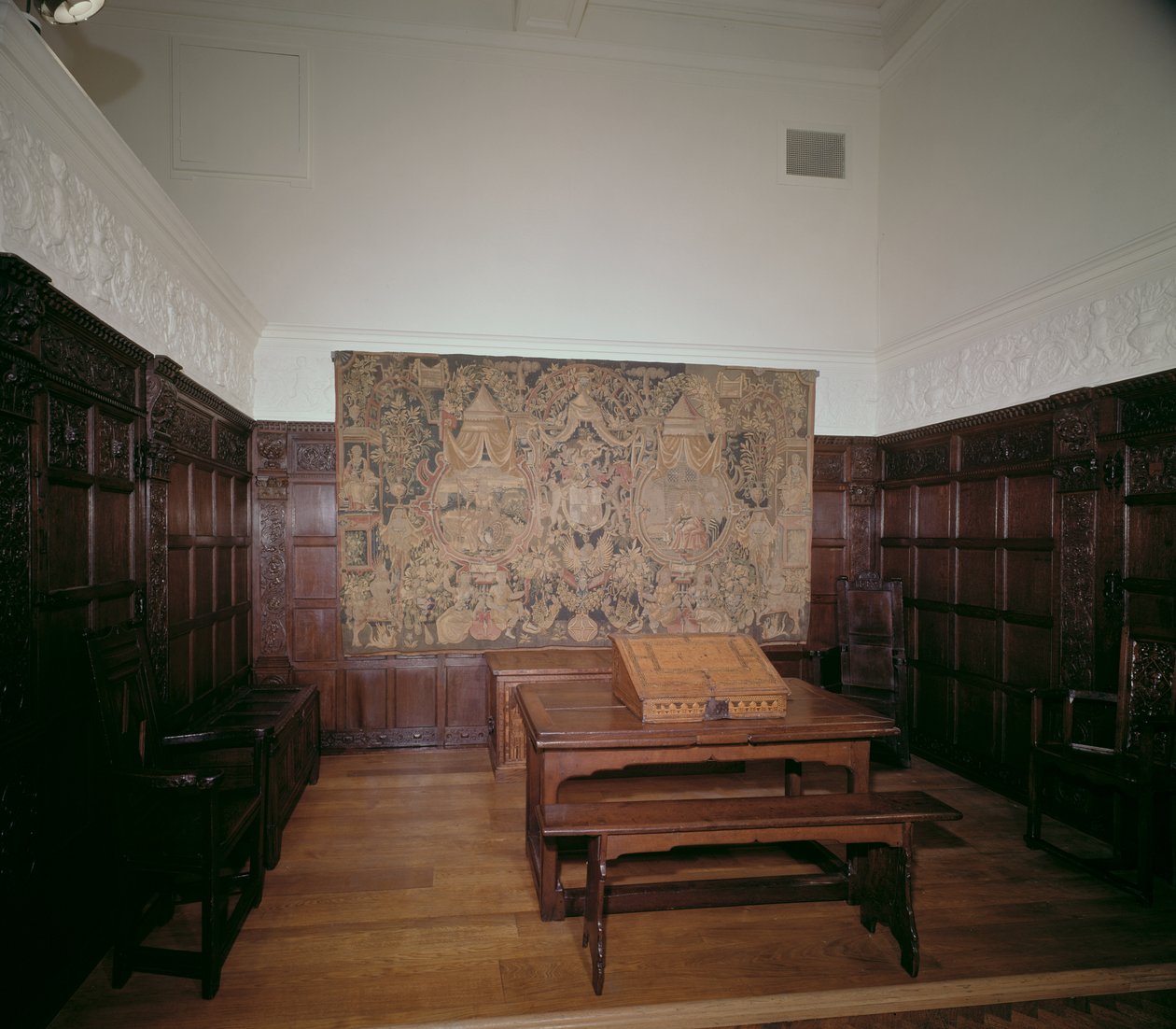 Panelová výstavní místnost ve Victoria and Albert Museum od Unbekannt Unbekannt
