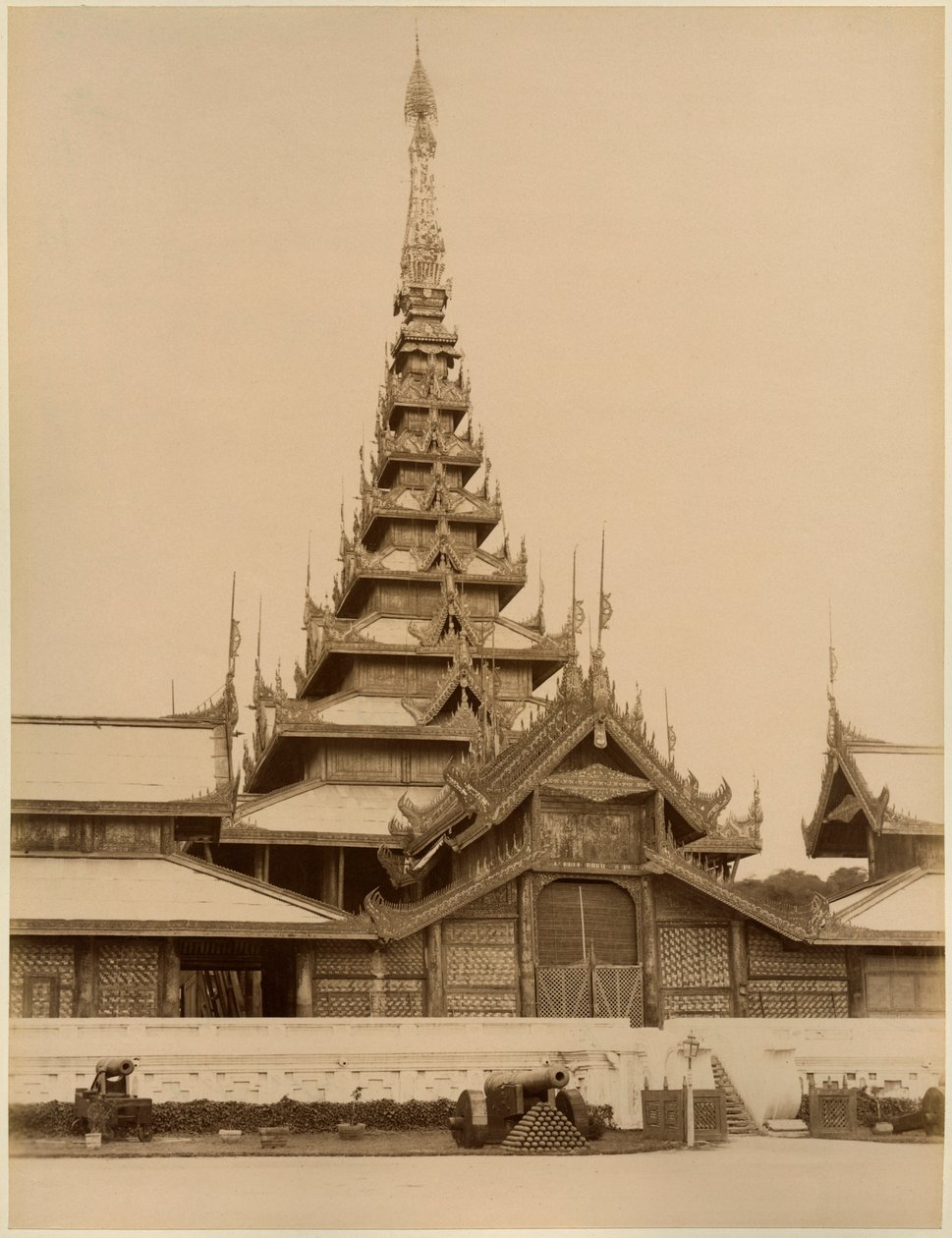 Myei-nan neboli hlavní audienční sál v paláci Mandalay, Barma, konec 19. století (tisk alba) od Unbekannt Unbekannt