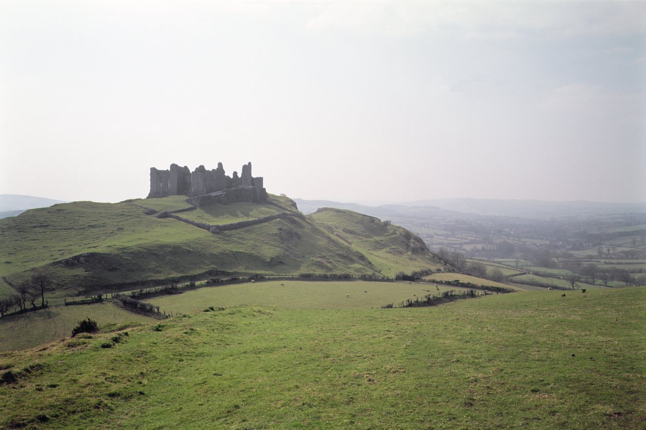 Pohled na hrad Carreg Cennen, Jižní Wales, postavený kolem roku 1350 od Unbekannt Unbekannt
