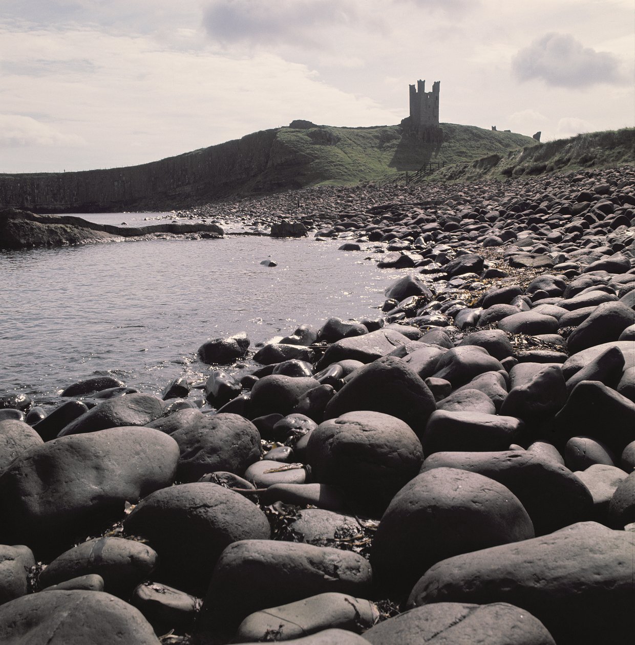 Pohled na hrad Dunstanburgh, Northumberland od Unbekannt Unbekannt