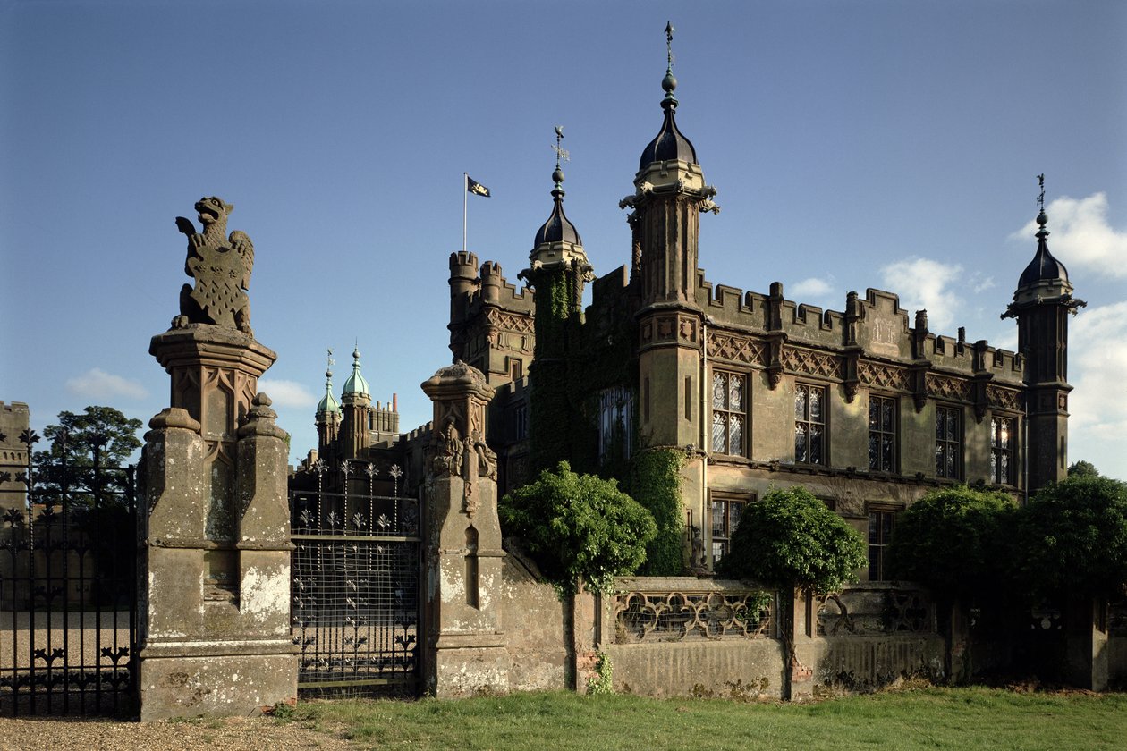 Pohled na vchod do domu ze severozápadu, Knebworth House, Hertfordshire od Unbekannt Unbekannt