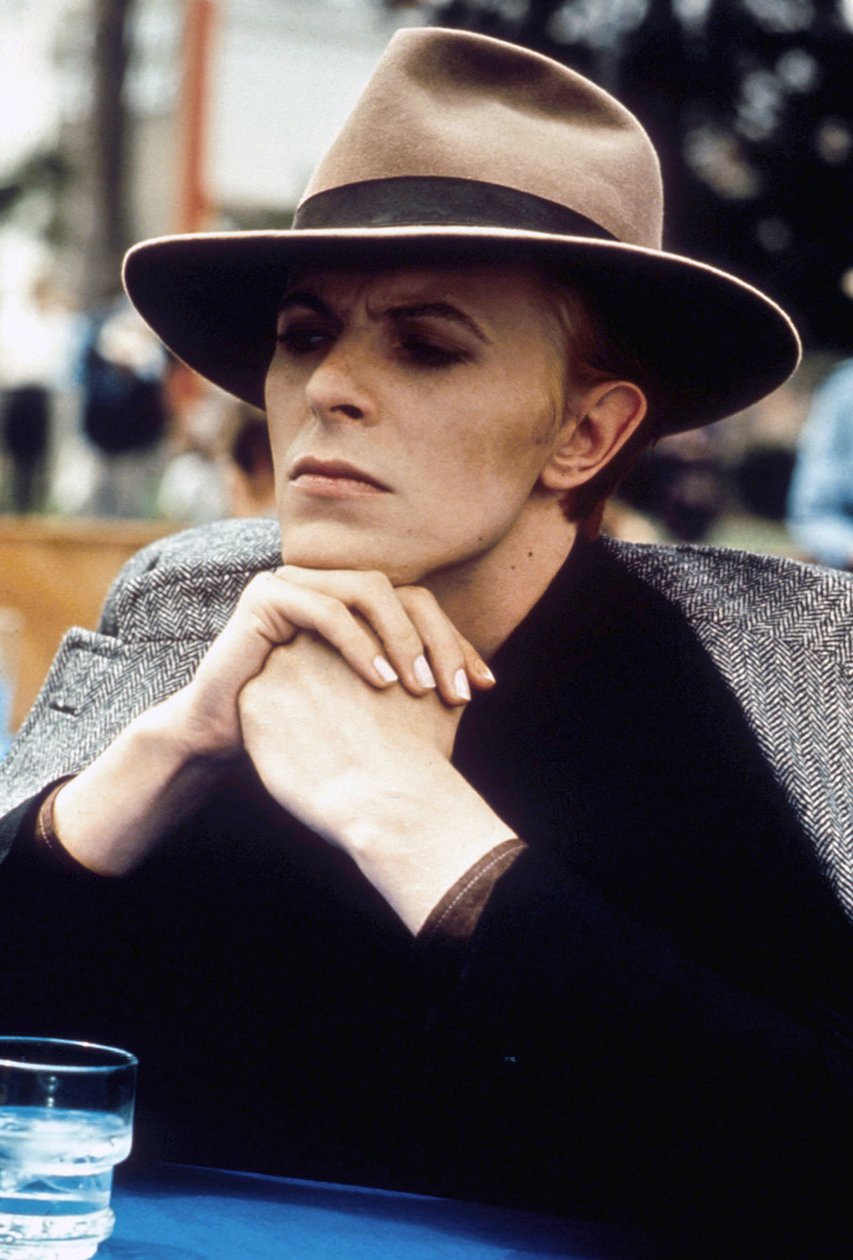 L" homme qui venait d"ailleurs MUŽ, KTERÝ SPADL NA ZEMI Nicolas Roeg s Davidem Bowiem, 1976 od Unbekannt Unbekannt
