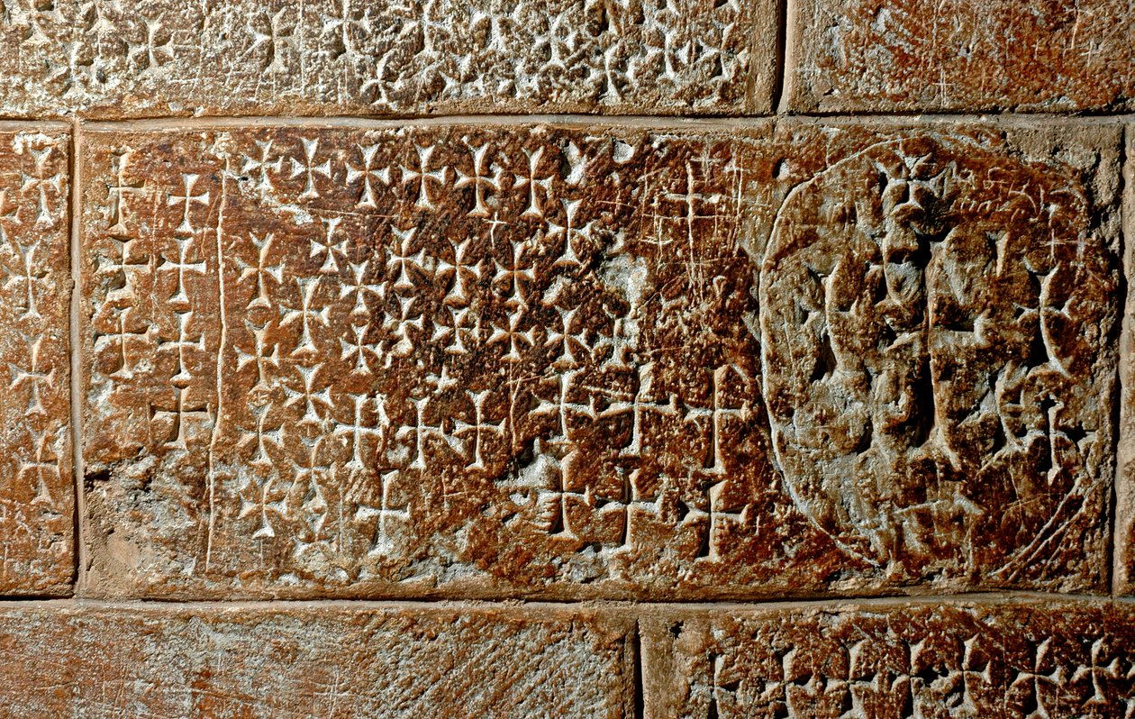 Kříže vyryté křižáky a poutníky na stěnách kostela od Unbekannt Unbekannt
