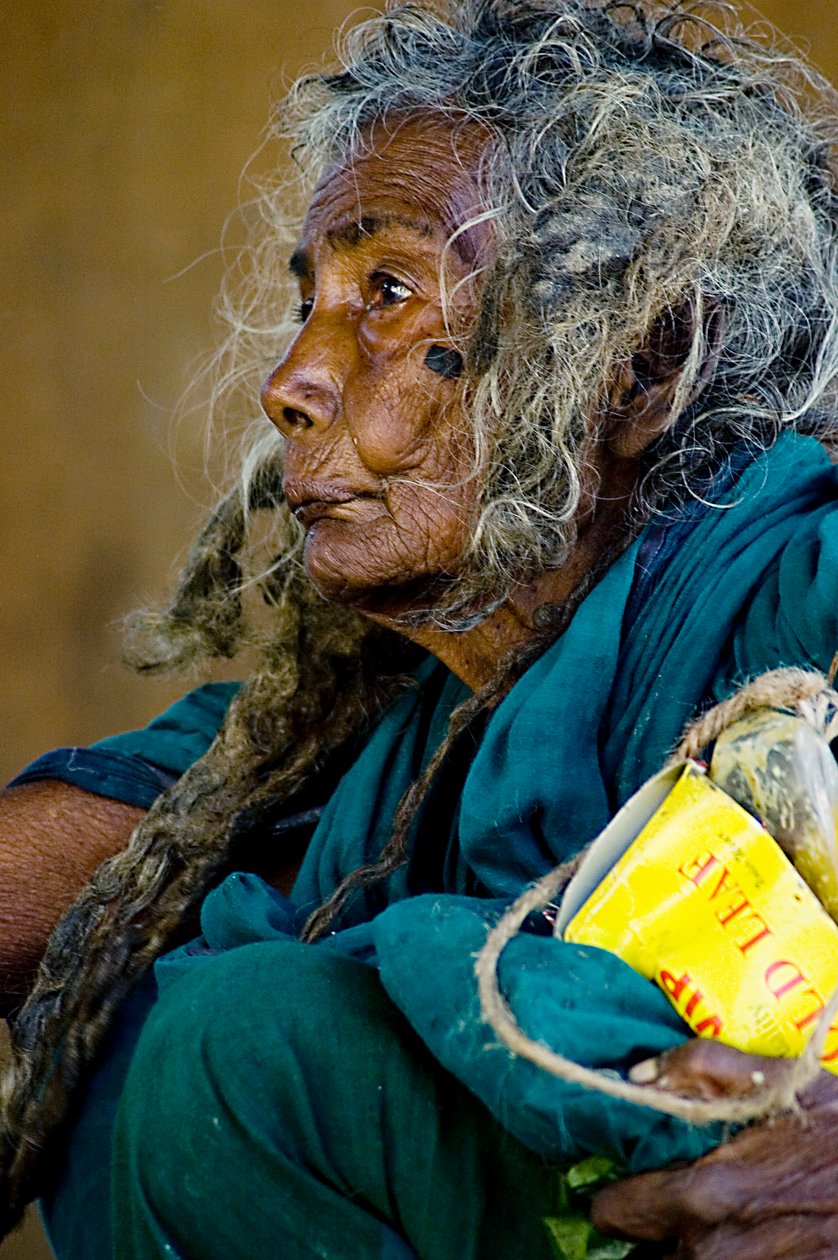 Portrét Laxmi Buri, žebrák žijící na Botiaghata Bazar, Khulna. Bangladéš. 3. října 2007. od Unbekannt Unbekannt