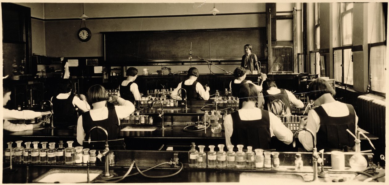 Lekce vědy na londýnském gymnáziu pro dívky, 1936 od Unbekannt Unbekannt