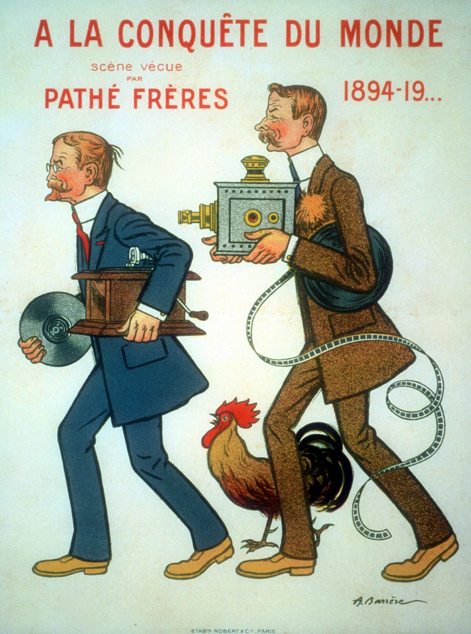 Plakát Adriena Barrere z roku 1898 pro bratry Charlese Pathea (1863-1957) a Emile Pathea (1860-1937) francouzské inženýry, filmové producenty, zde s kohoutem (jejich symbol), projektorem a gramofonem od Unbekannt