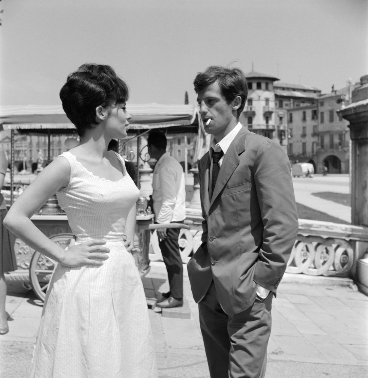 ABANO TERME (ITÁLIE): NATÁČENÍ FILMU ““ PODVODNÍCI””: HERCI JEAN-PAUL (jean paul) BELMONDO A HERKA PASCALE PETIT - 1960 od Unbekannt
