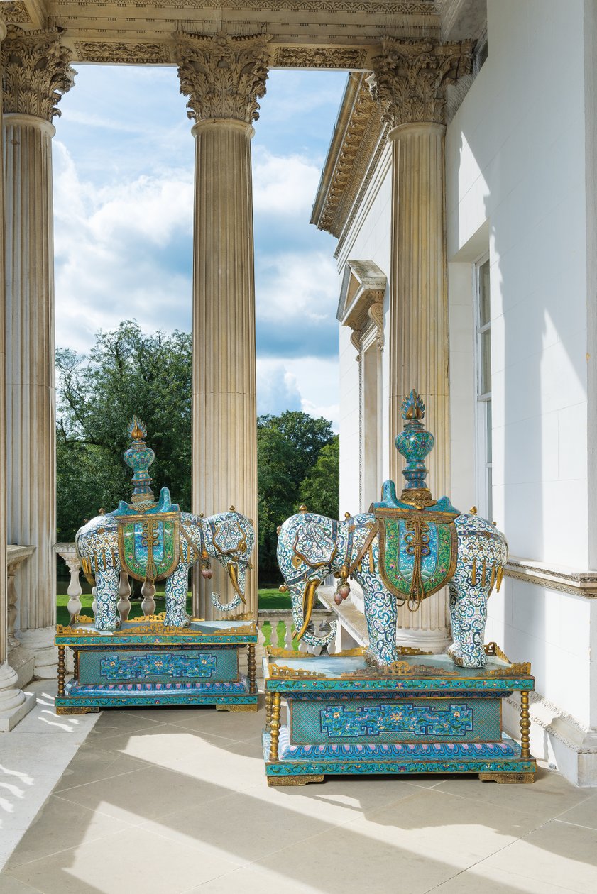 Pár velkých čínských smaltovaných slonů Cloisonne na stojanech, c. 1900 (Cloisonne Enamel) od Unbekannter Künstler