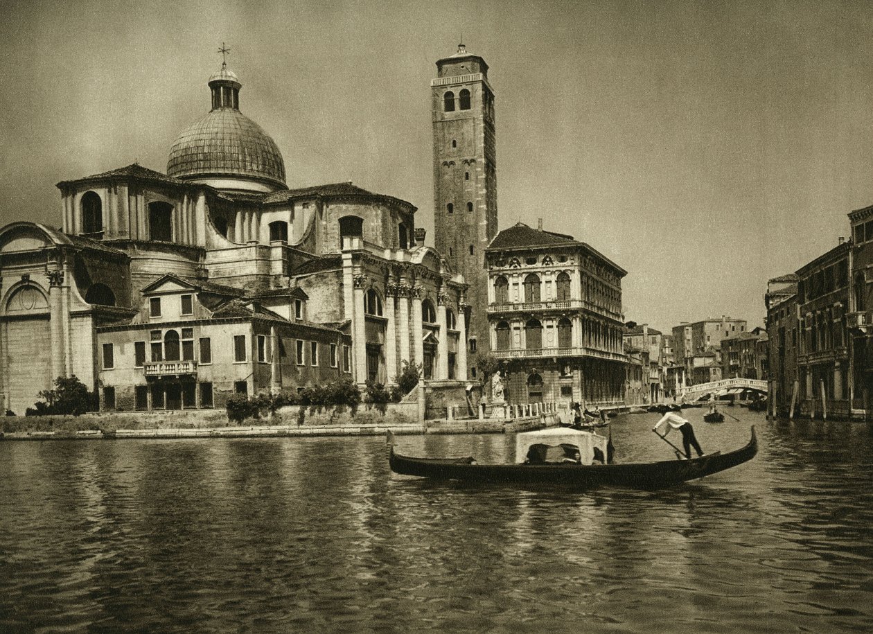 Gondola v Canal Grande naproti kostelu svatého Jeremiáše (San geremia) v sousedství Cannaregio. Fotografie Benátky od Wilhelma Bodea od Unbekannt