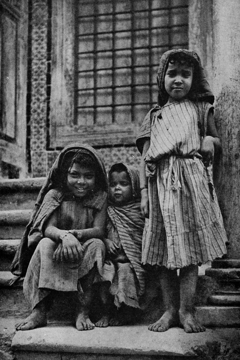 Afrika. Pouliční žebraví Arabové před mešitou v Tunisu. 1920 od Unbekannt