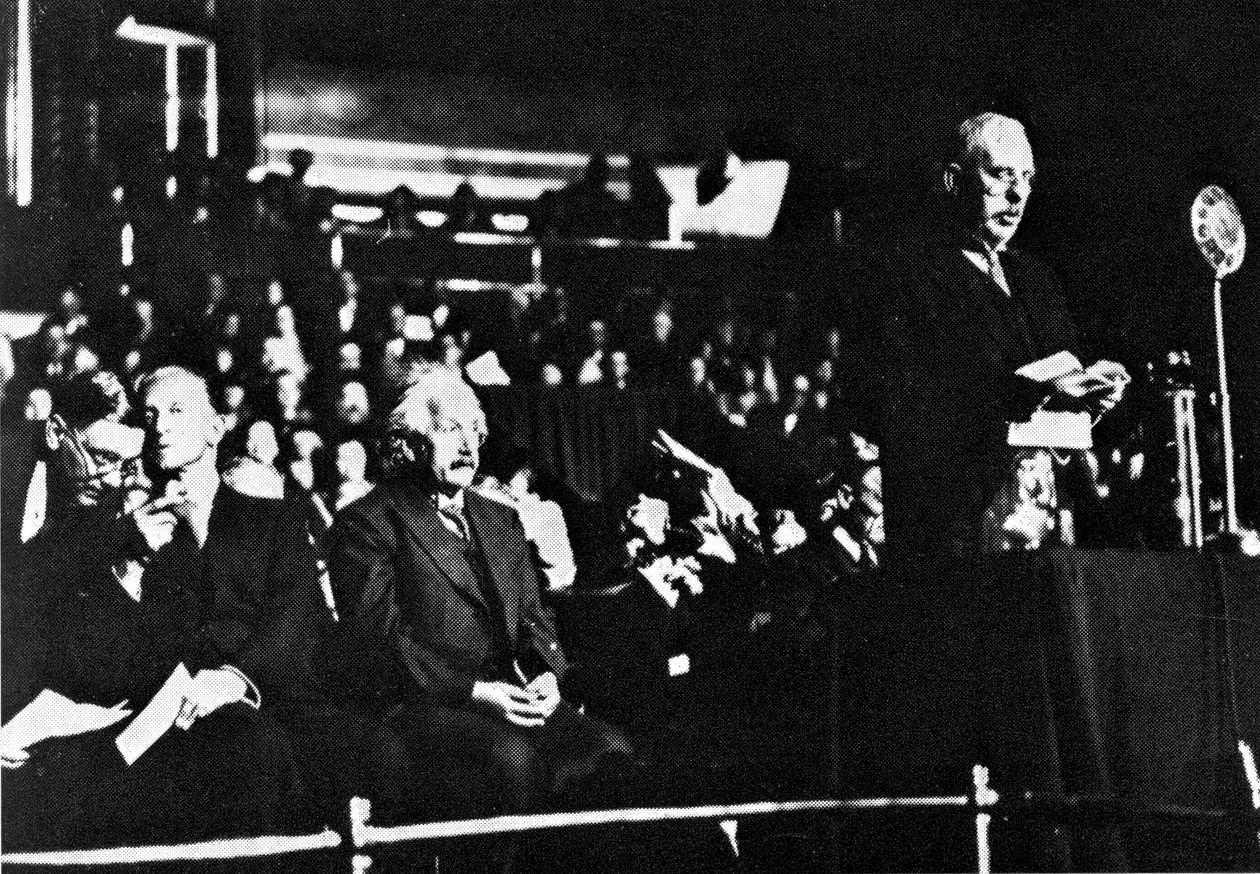 Albert Einstein a Ernest Rutherford, Royal Albert Hall od Unbekannt