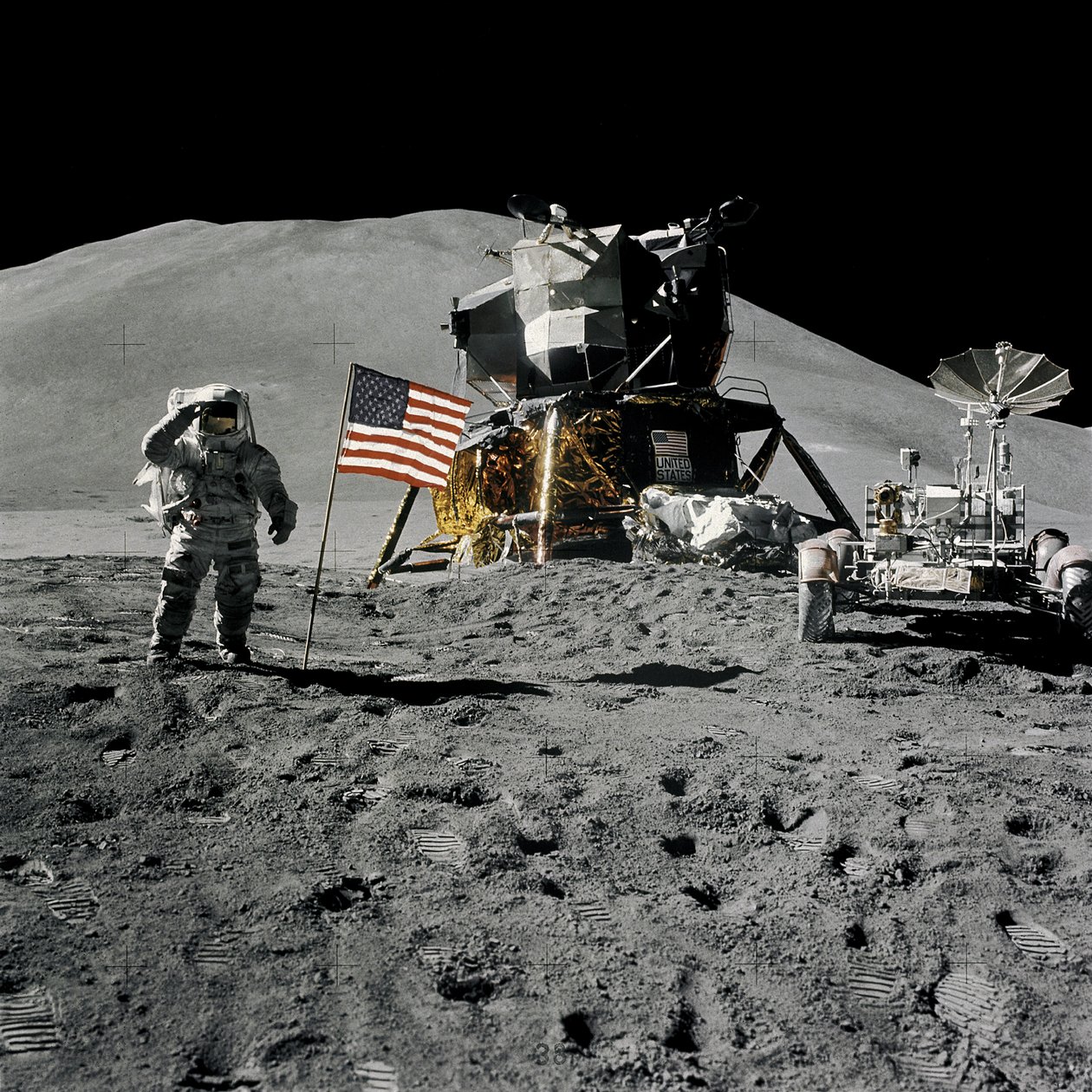 Astronaut Jim Irwin zdraví americkou vlajku během mise Apollo 15 od Unbekannt